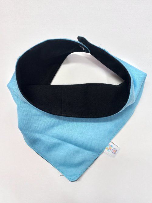 Babador Bandana Reversível e Impermeável preto e azul - Maria Cadu